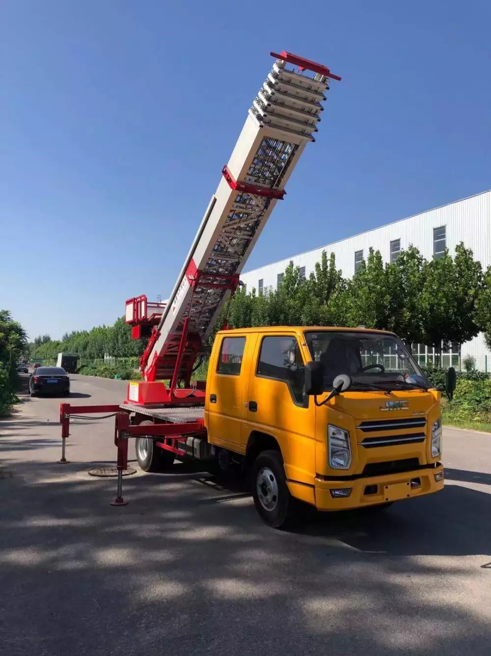 隆广镇附近的云梯车出租服务：轻松解决高空作业需求